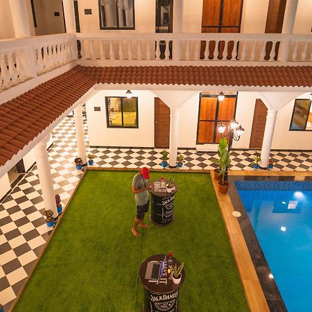 Sapphire Mansion Hotell Alībāg Exteriör bild