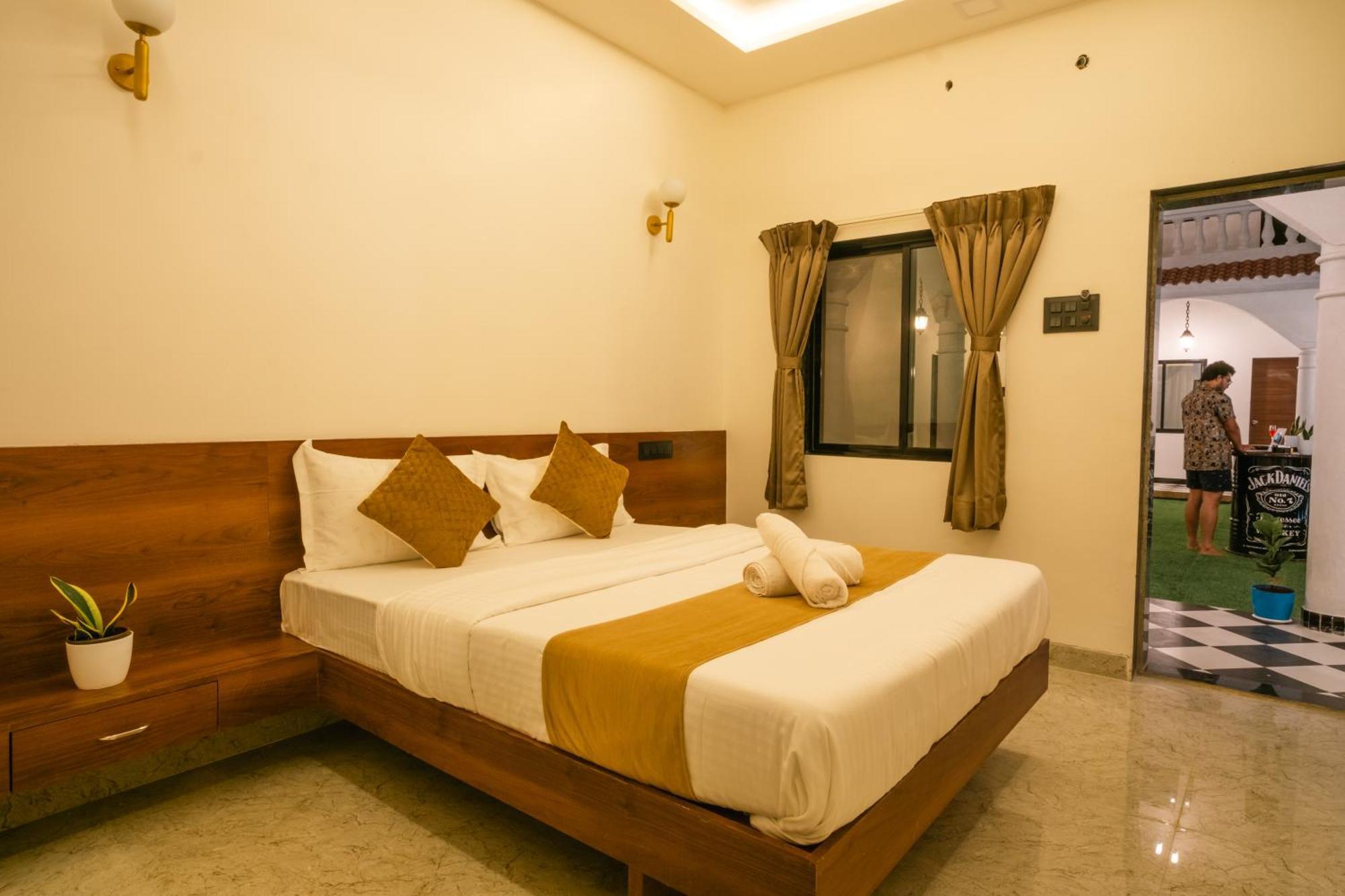 Sapphire Mansion Hotell Alībāg Exteriör bild