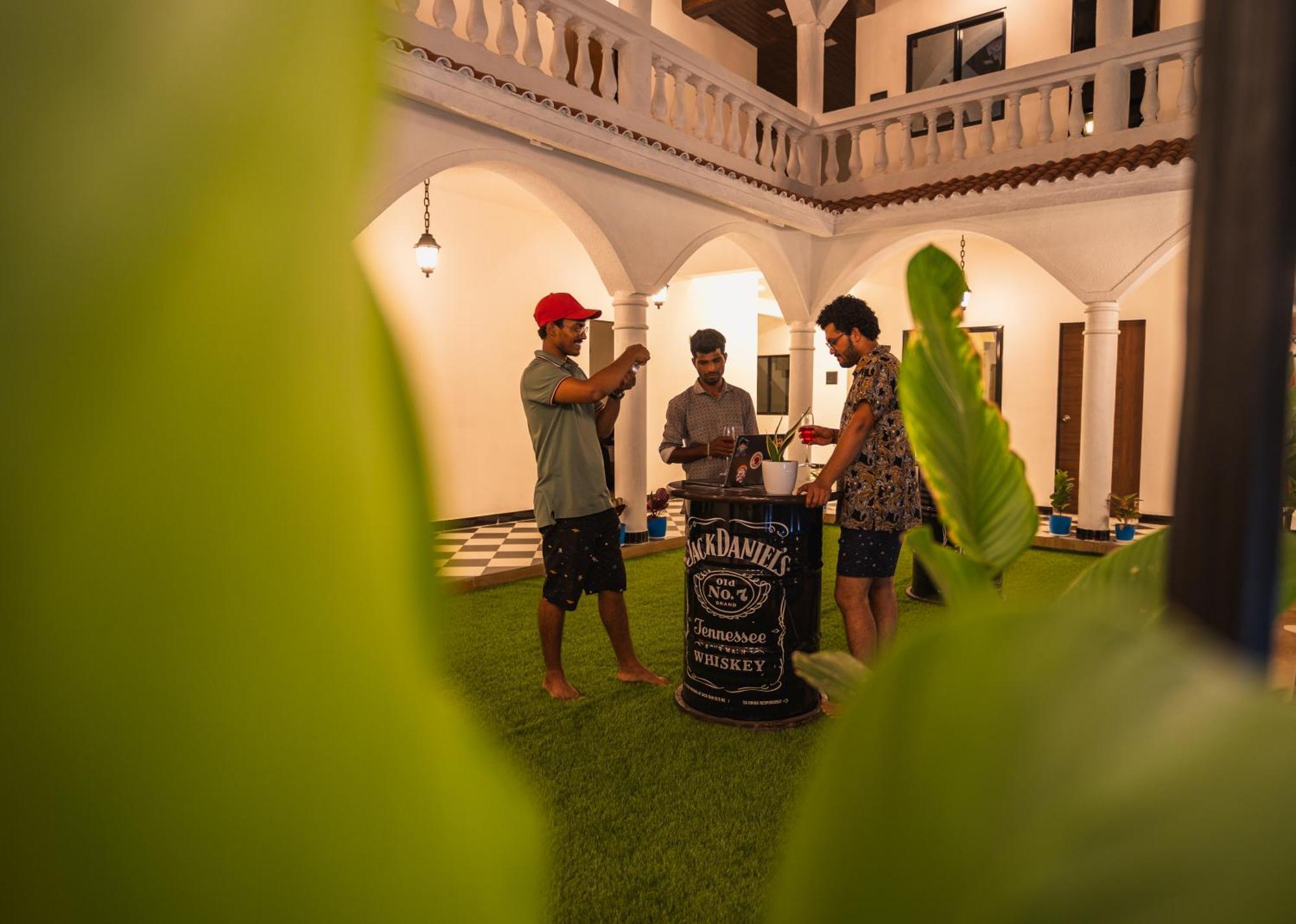 Sapphire Mansion Hotell Alībāg Exteriör bild