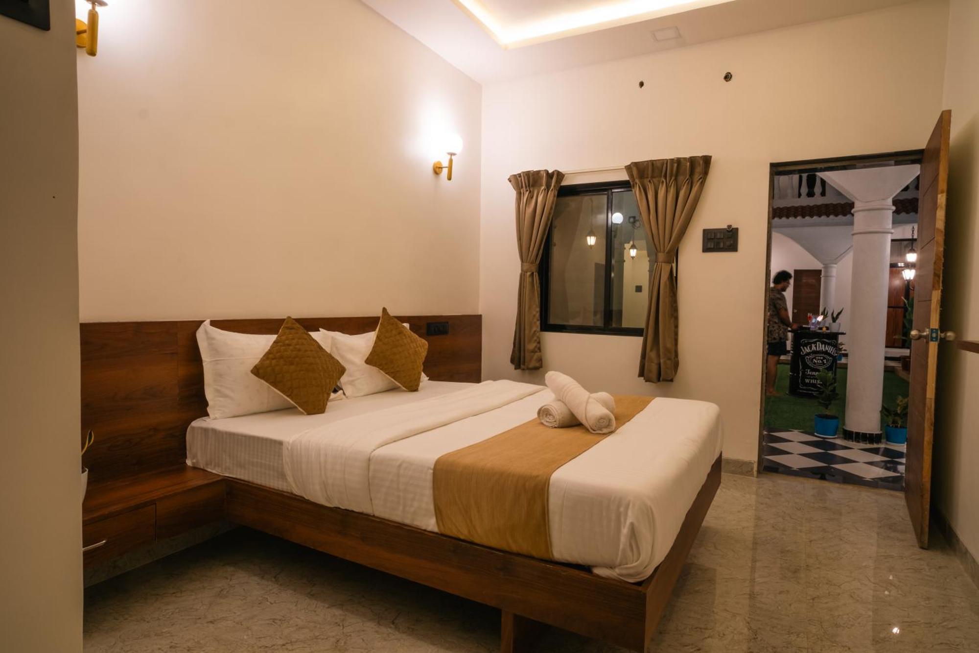 Sapphire Mansion Hotell Alībāg Exteriör bild