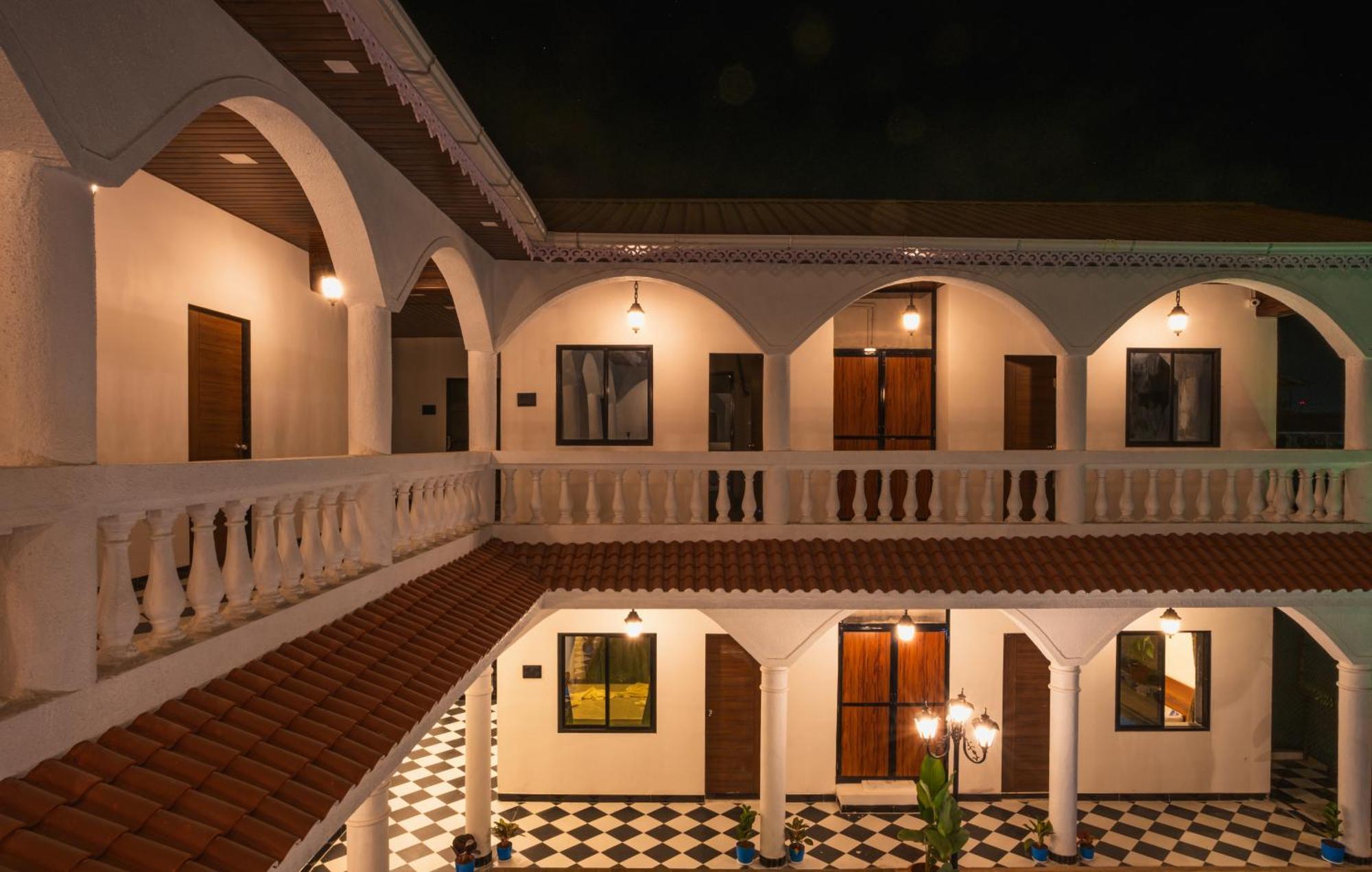 Sapphire Mansion Hotell Alībāg Exteriör bild