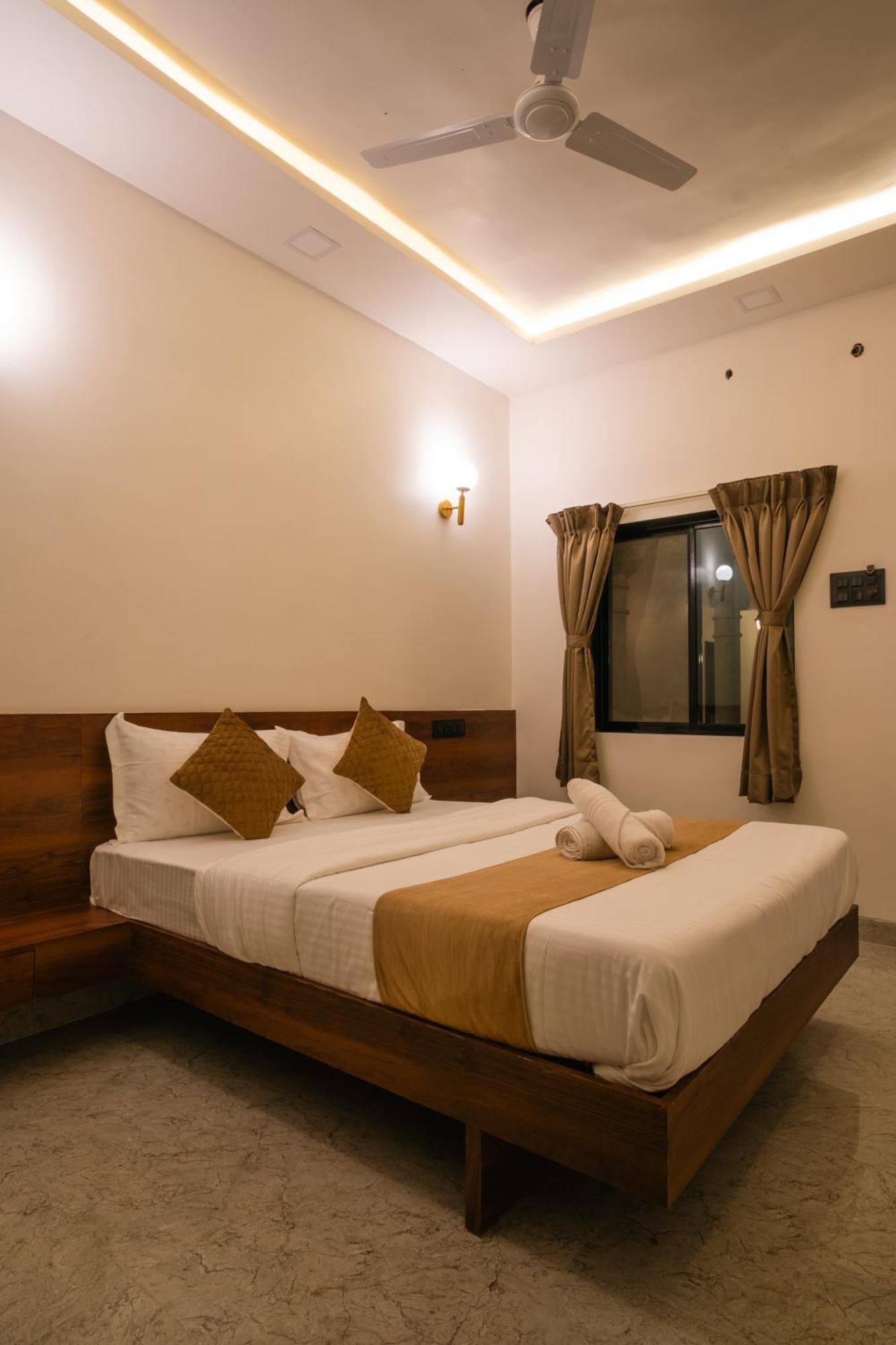 Sapphire Mansion Hotell Alībāg Exteriör bild
