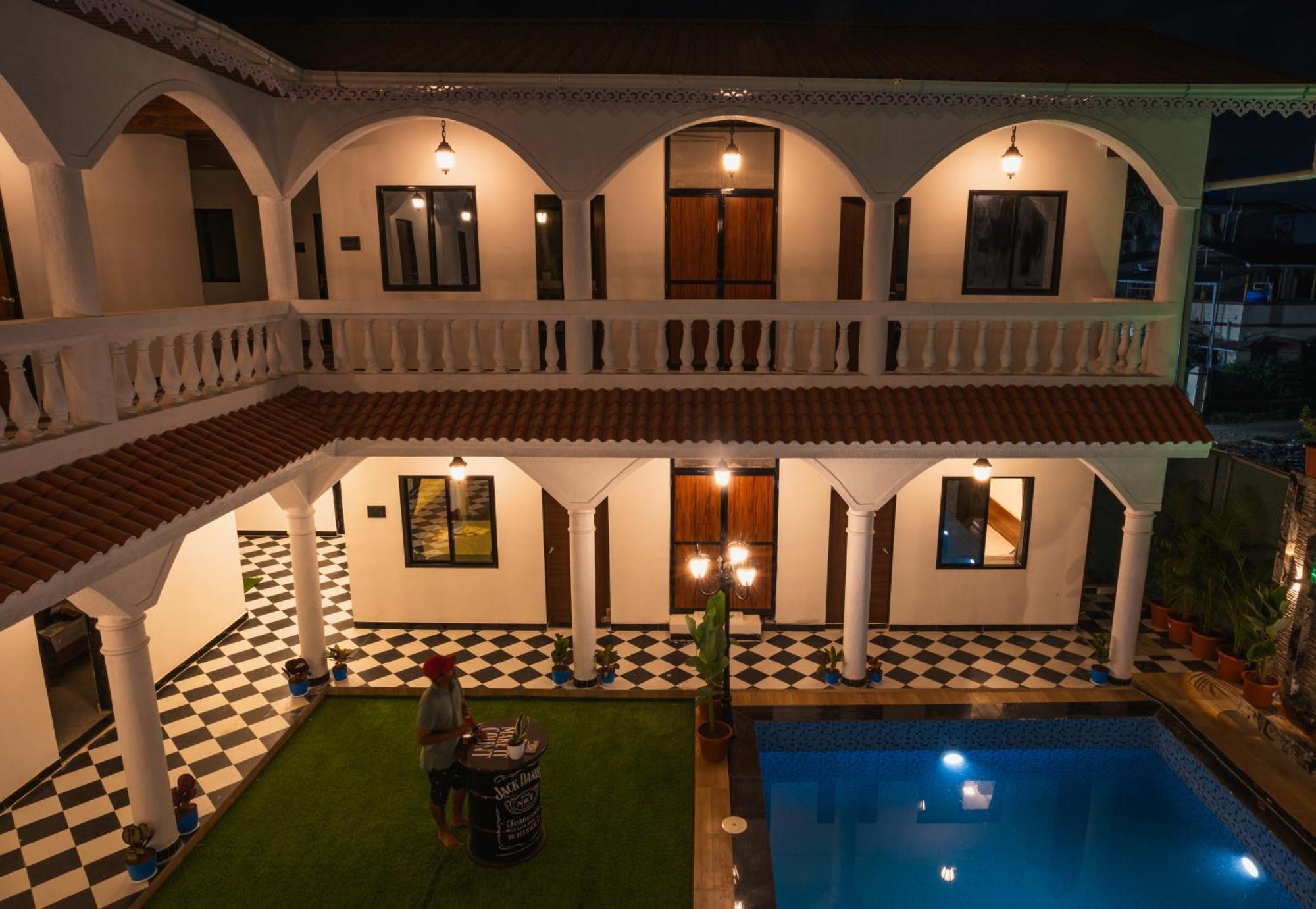 Sapphire Mansion Hotell Alībāg Exteriör bild