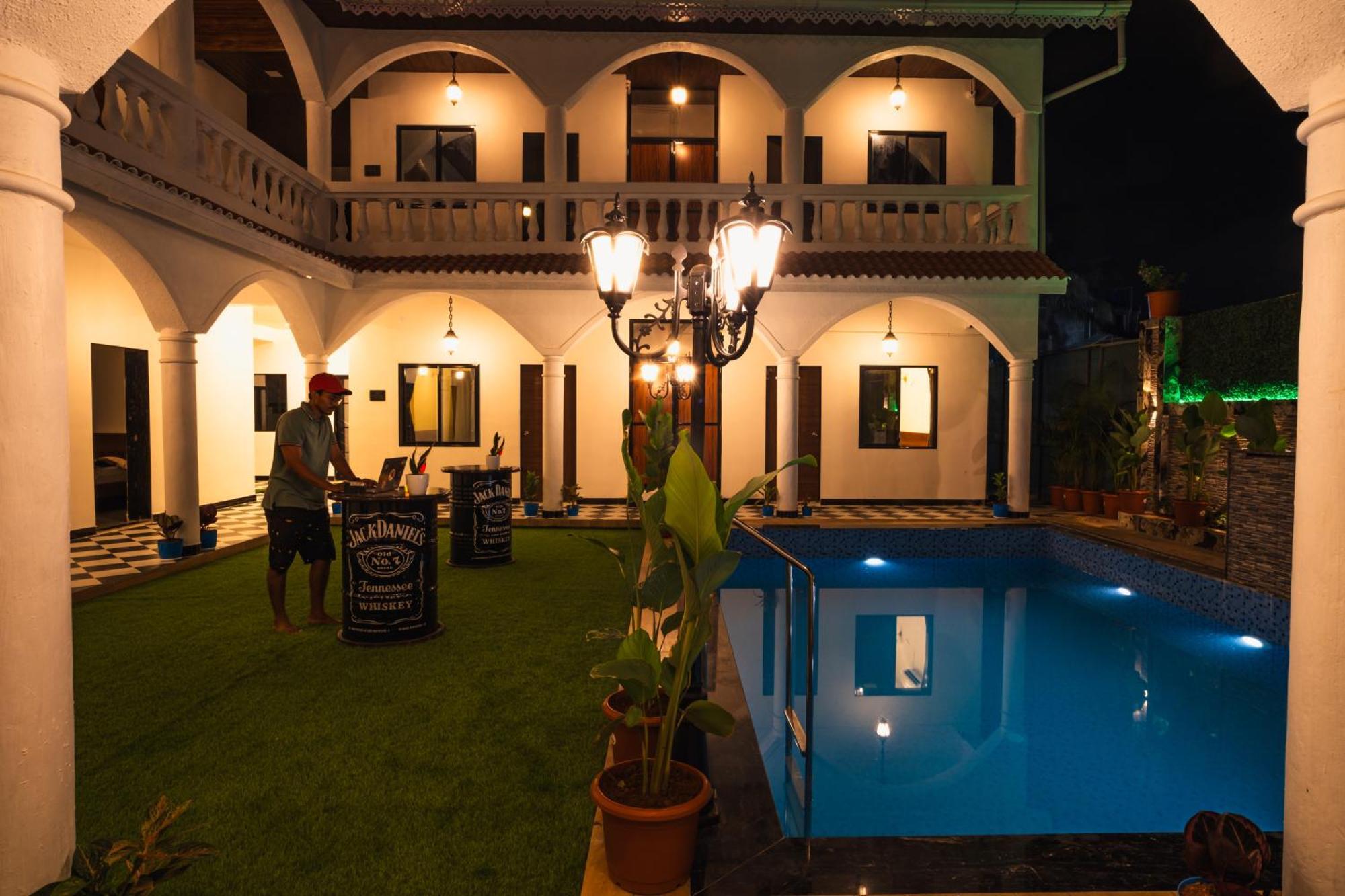 Sapphire Mansion Hotell Alībāg Exteriör bild