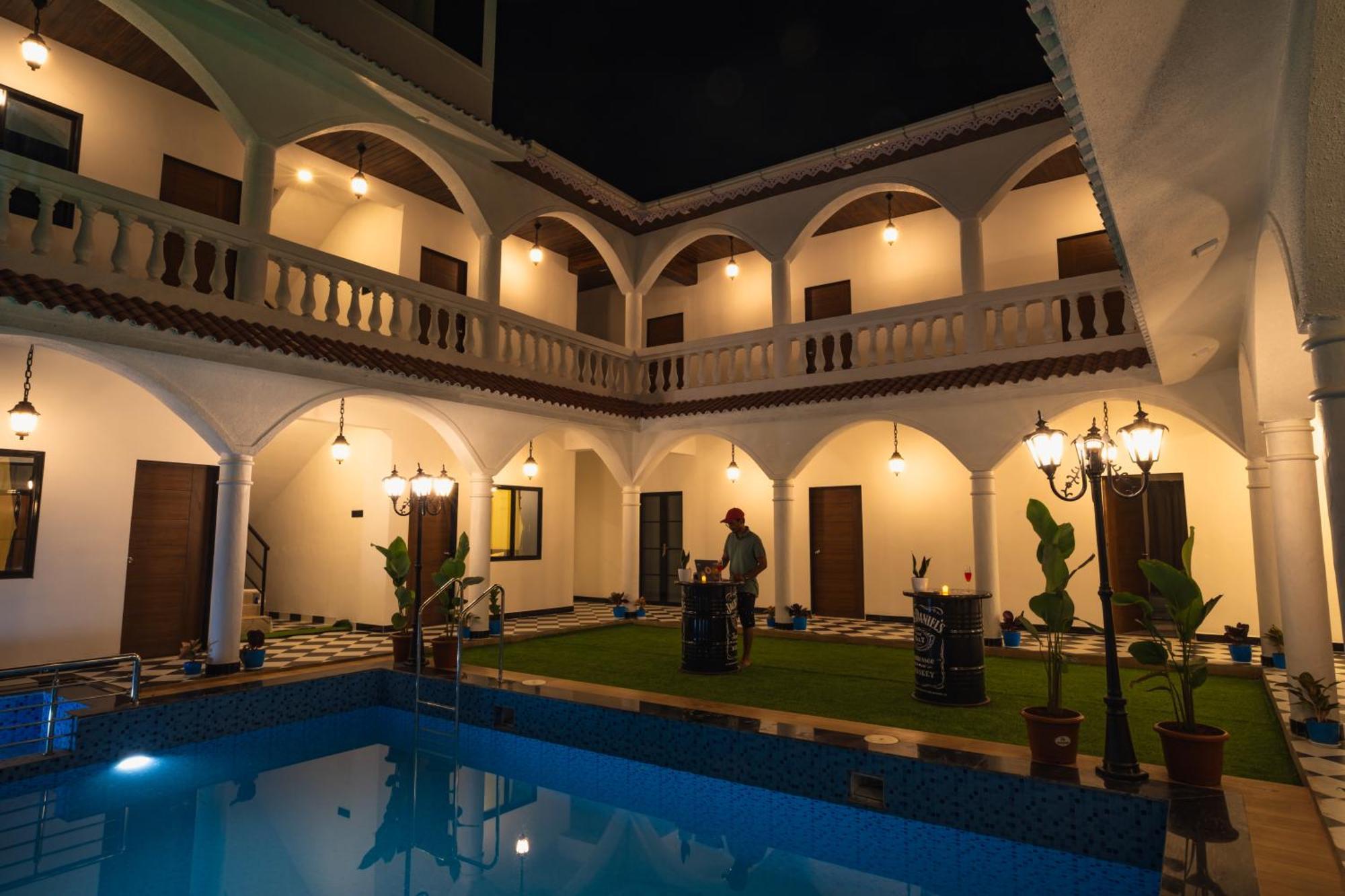 Sapphire Mansion Hotell Alībāg Exteriör bild