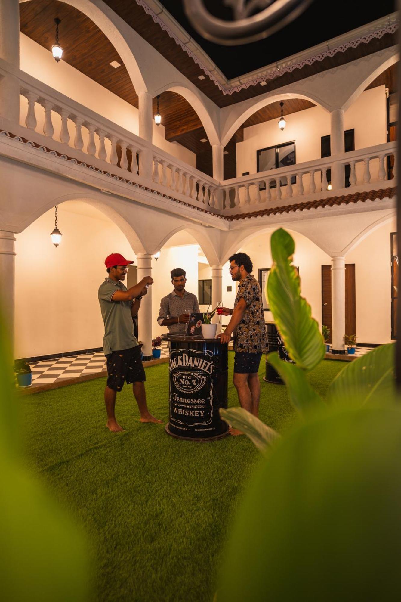 Sapphire Mansion Hotell Alībāg Exteriör bild