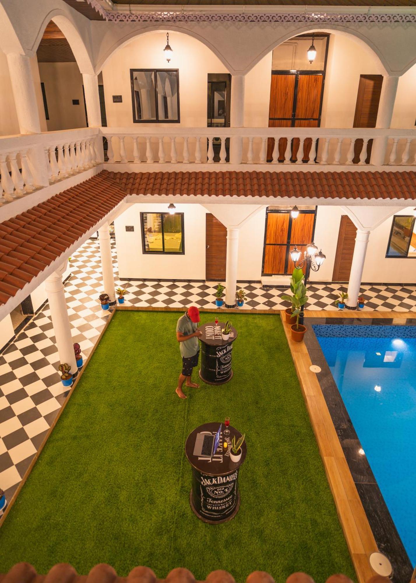 Sapphire Mansion Hotell Alībāg Exteriör bild