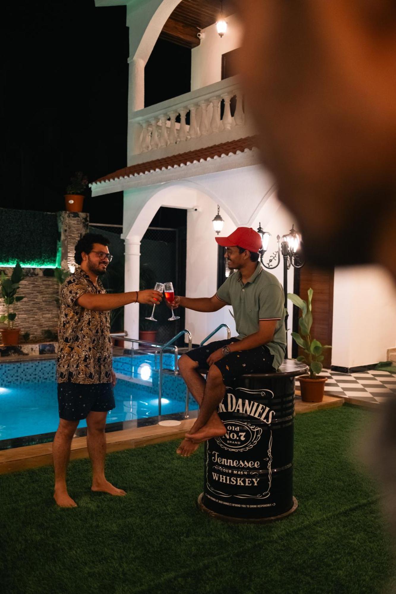 Sapphire Mansion Hotell Alībāg Exteriör bild